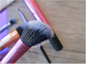 Deluxe Gift Set de Real Techniques - Angled Highlighter Brush