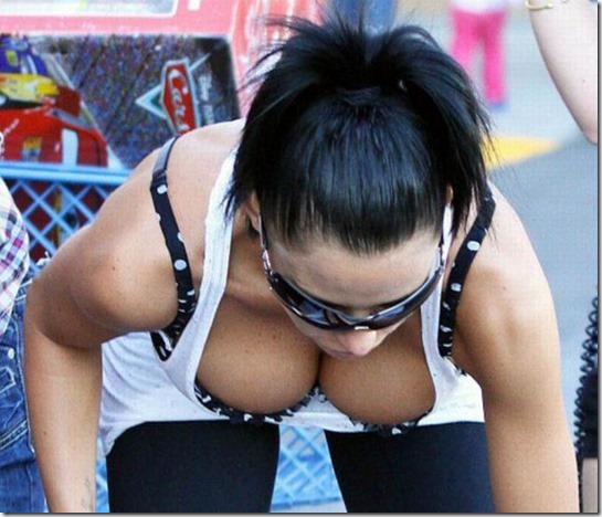 celebrities-caught-looking-32