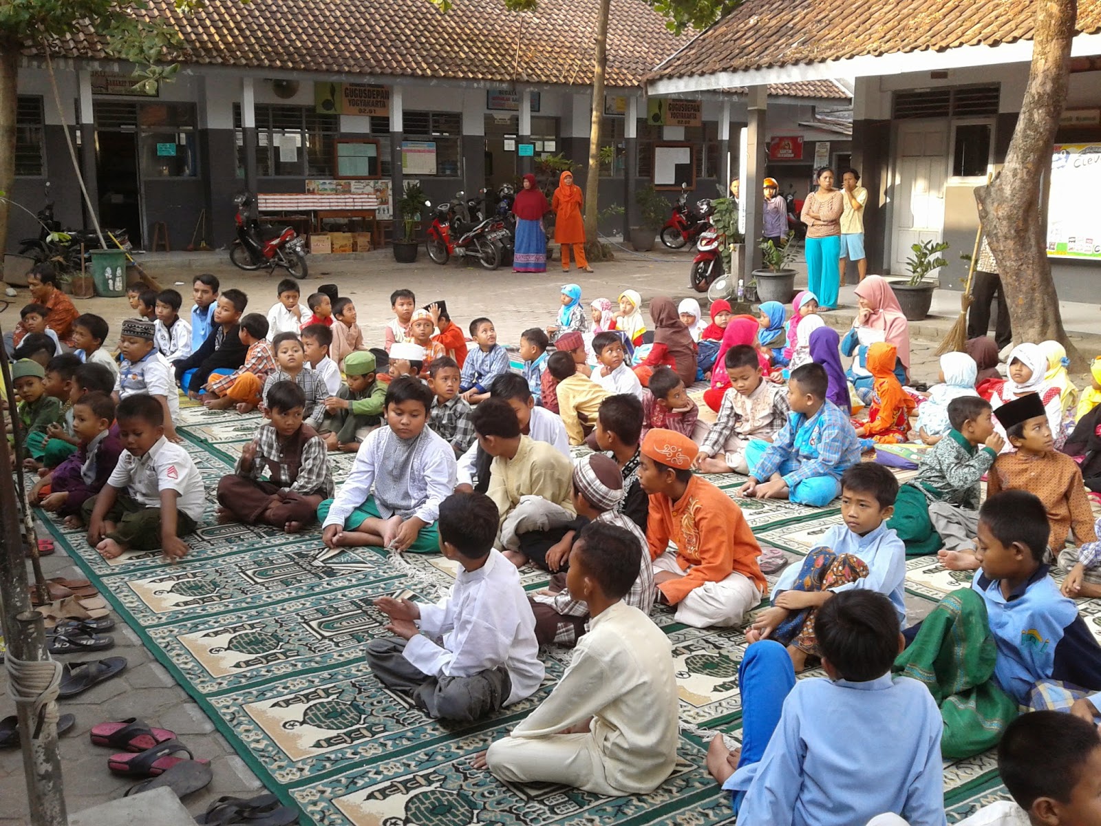 Pengajian dongeng dan buka puasa SD Badran Yk organized by LSM Sketsa Yk