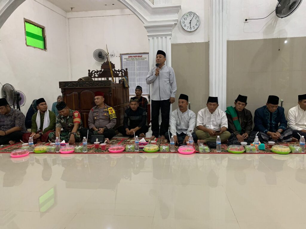 Safari Ramadhan di Rantau Rasau, Sekda Serahkan Bantuan dari Baznas