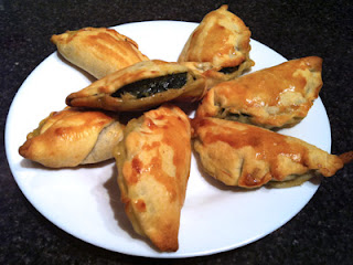 Empanadillas rellenas de queso y espinacas