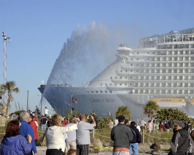 cruise ship 07 World’s Biggest Cruise Ship Ever