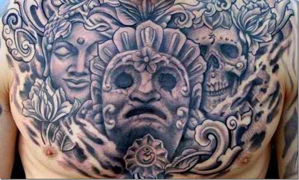 lom_et_le_dieu_aztque_de_tatouages_sur_la_poitrine