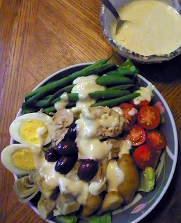 Bowl of Salade with Dressing