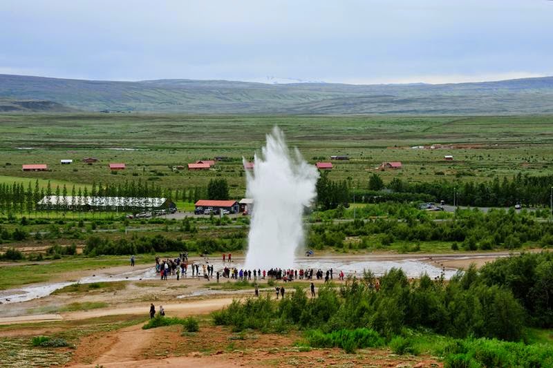 Strokkur is a fountain geyser in the geothermal area beside the Hvítá River in Iceland in the southwest part of the country, it is located near the capital Reykjavik, Strokkur is one of the most famous active geyser and European country.