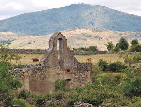 Iglesia del pueblo abandonado de La Lastra