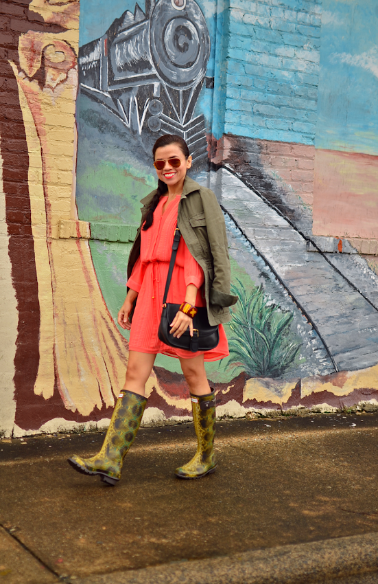Outfit with coral and green 
