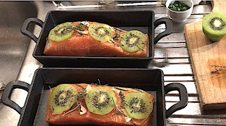 preparazione salmone al kiwi di cucinaconemidio