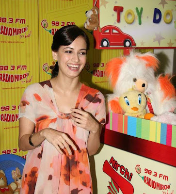 Dia Mirza spends time with NGO Children Toy Foundation