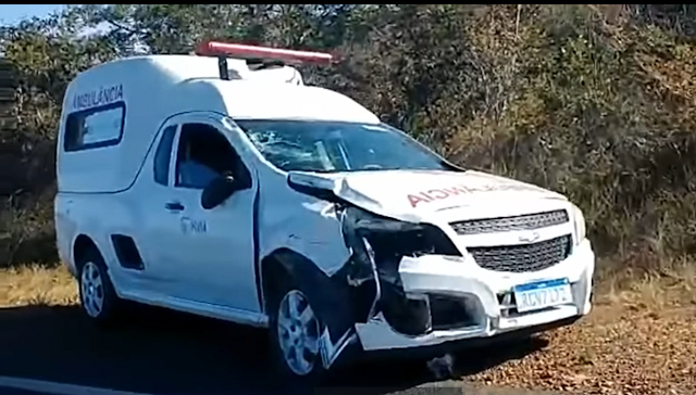 Piatã/BA: Acidente envolvendo ambulância do município deixa um morto na BA-148