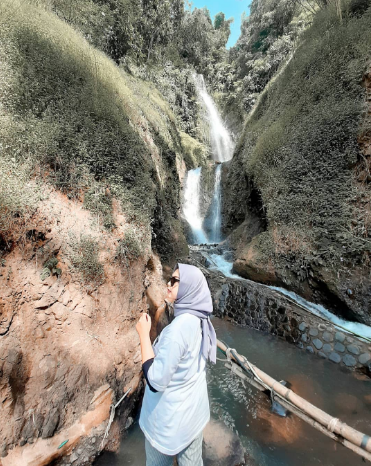 CURUG TAPAK KUDA DESA SADAWANGI