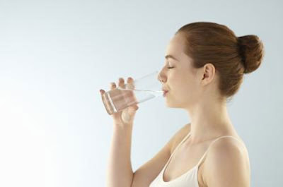 uống nhiều nước tốt cho người bị bệnh trĩ