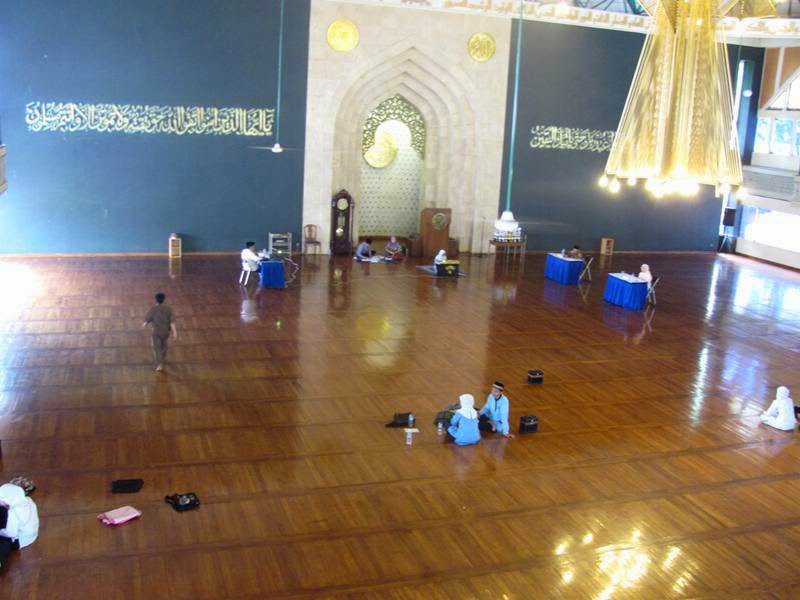 Waskita Adijarto Lantai Keramik  vs Lantai Kayu Untuk  Masjid 