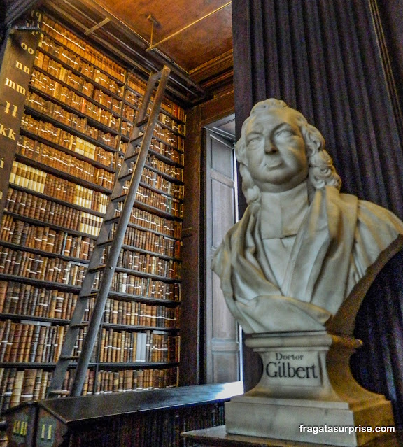 Long Room da Old Library, biblioteca histórica do Trinity College de Dublin, Irlanda