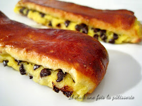 pains suisses (ou brioches suisses) : une pâte à brioche garnie de crème pâtissière et de pépites de chocolat.