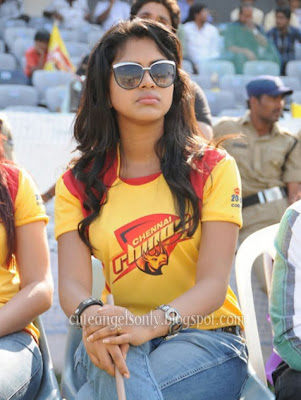 Amala_Paul_At_CCL_Ground