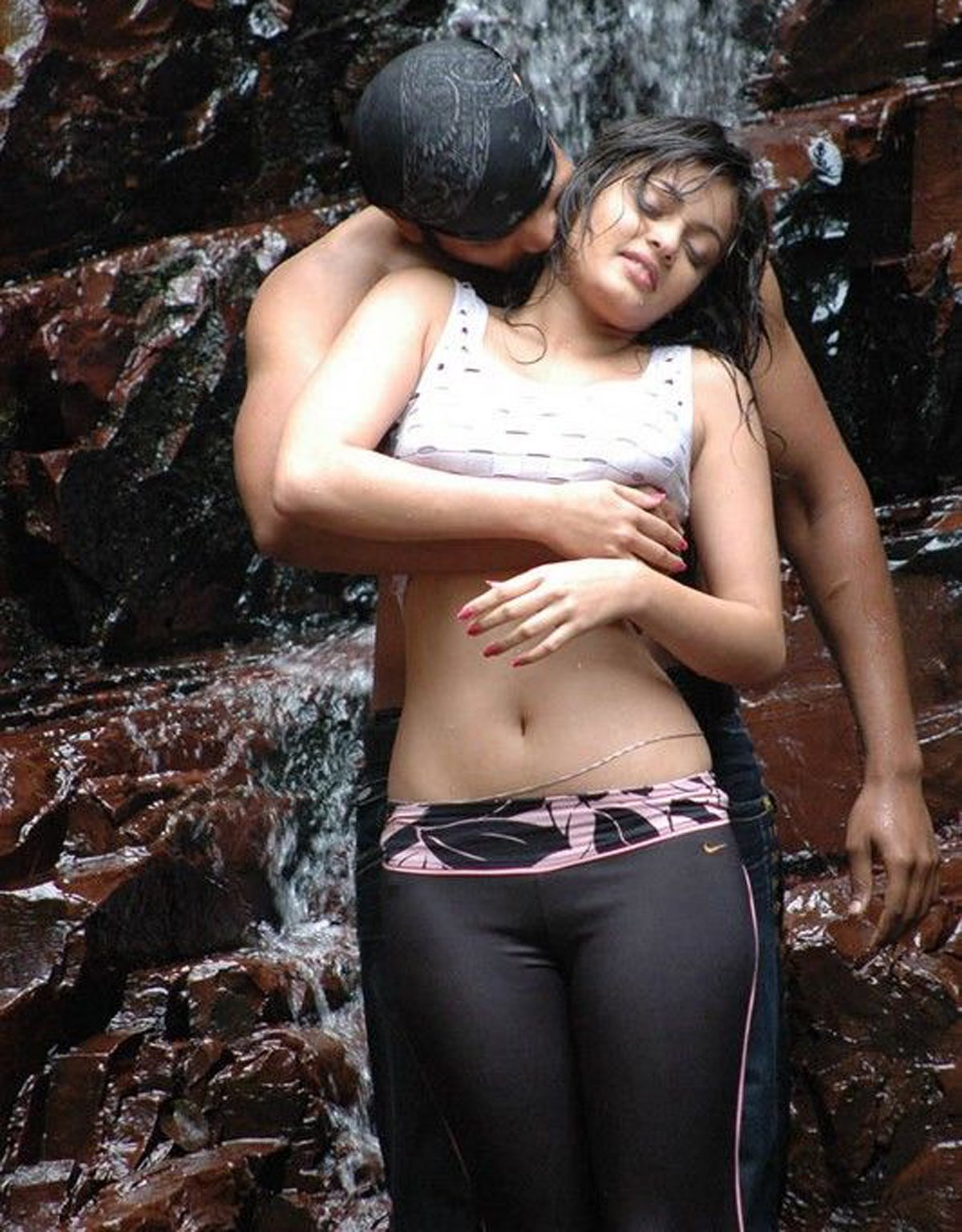 sneha ullal hot in shower