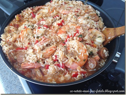 Jambalaya - fierbem crevetii cateva minute