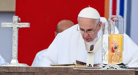 Papa Francesco: "C''è la Terza guerra mondiale, pronto ad andare in Kurdistan"