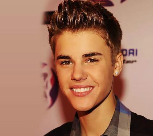 Justin Bieber Smile on Justin Bieber 2013  Justin Bieber Up For Lgbt Dorian Award For Campy