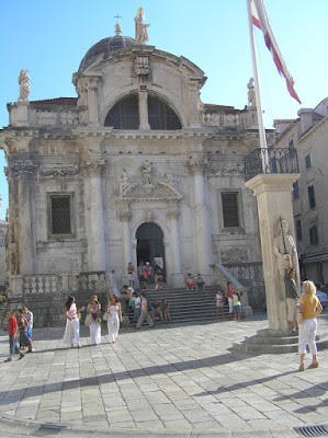 by E.V.Pita.... Dubrovnik (Croatia) city walk (1,5 hours) / por E.V.Pita.... Paseo por Dubrovnik (Croacia) en 1,5 horas ... http://thecrazytourist.blogspot.com/2012/03/dubrovnik-croatia-city-walk-15-hours.html 