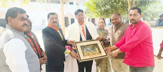 Jaunpur News : विपरीत परिस्थितियों में जीवन जीने का कौशल सिखाता है रोवर्स, रेंजर्स: डा. अभय सिंह | Naya Savera Network