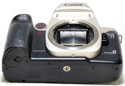 Canon EOS 55, Bottom