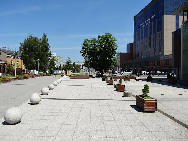 Plac z fontanną przy Piotrkowskiej