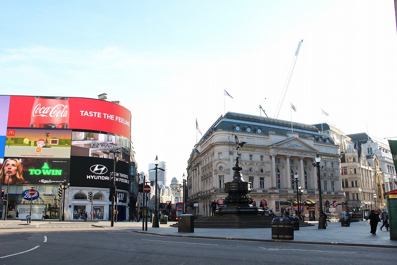 ロンドンの旅を楽しむ ピカデリーサーカス Piccadilly Circus ロンドンの中心的繁華街です