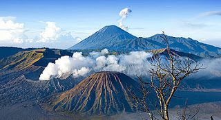 http://mochasino.blogspot.com/2012/12/10-Wisata-Alam-Gunung-Semeru.html