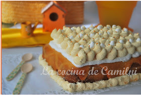 Poke cake de brownie de chocolate blanco con crema de cacahuetes (La cocina de Camilni)