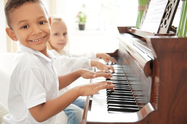 manfaat bermain piano untuk anak