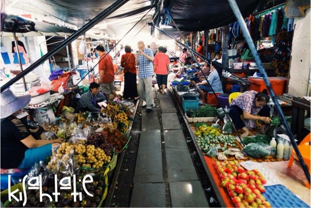 maeklong railway market