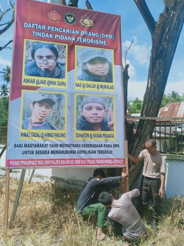 4 Foto DPO Teroris Poso Kembali Dipasang  Dibeberapa Sudut Kota Poso 