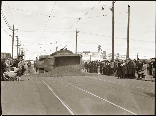 1940 Botany Road, Mascot - Tram and coal truck collision