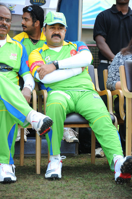 Celebs at Kerala Strikers Match  HD Photos show stills