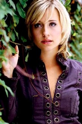 Allison Mack photo