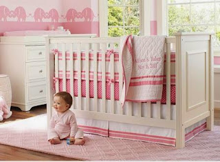 Desain kamar bayi perempuan nuansa merah muda