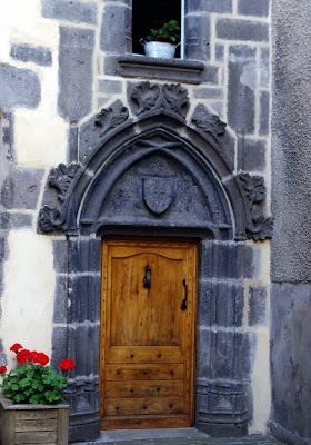 Photo de belles portes et fenêtres d'Auvergne