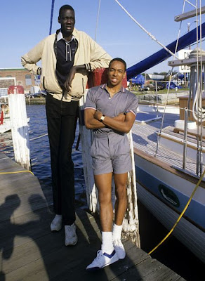 Manute Bol - the tallest Player in NBA www.coolpicturegallery.net