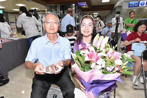 ▲病友張博勝夫妻倆參與無喉暨開口笑病友團體活動後，體認到「癌症不是絕症」（彰基醫院提供）