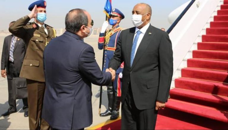 البرهان يصل إلى مصر في أول زيارة خارجية منذ بدء القتال في السودان