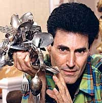 uri geller Menggerakkan Benda Dengan Pikiran