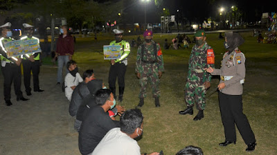 TNI, Polri Dan Satpol PP Terus Himbau Masyarakat Untuk Disiplin Prokes 