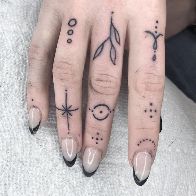 50 lindas tatuagens para os dedos que vão inspirar vocês!