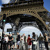 Az Eiffel-tornyon töltött egy éjszakát két ittas amerikai turista