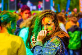 Gorgeous girl captured while celebrating holi, holi pictures