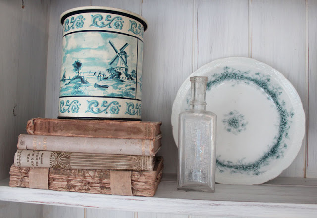 A Simple Spring Vignette Decorating With Books From Itsy Bits And Pieces Blog