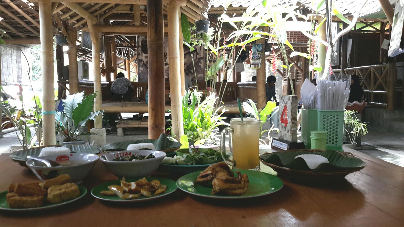 Rekomendasi Tempat Makan Keluarga Di Jogja Yang Nyaman Dan Asri