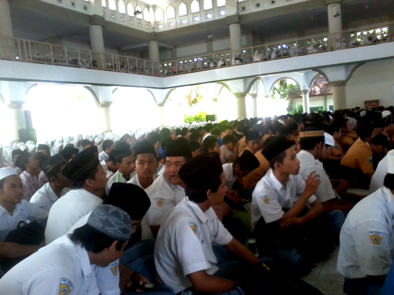 Selasa 5 4 pagi ribuan siswa kelas 12 SMA SMK MA se Kabupaten Jombang berkumpul di Masjid Ulil Alab Kompleks Pondok Pesantren Tebu Ireng